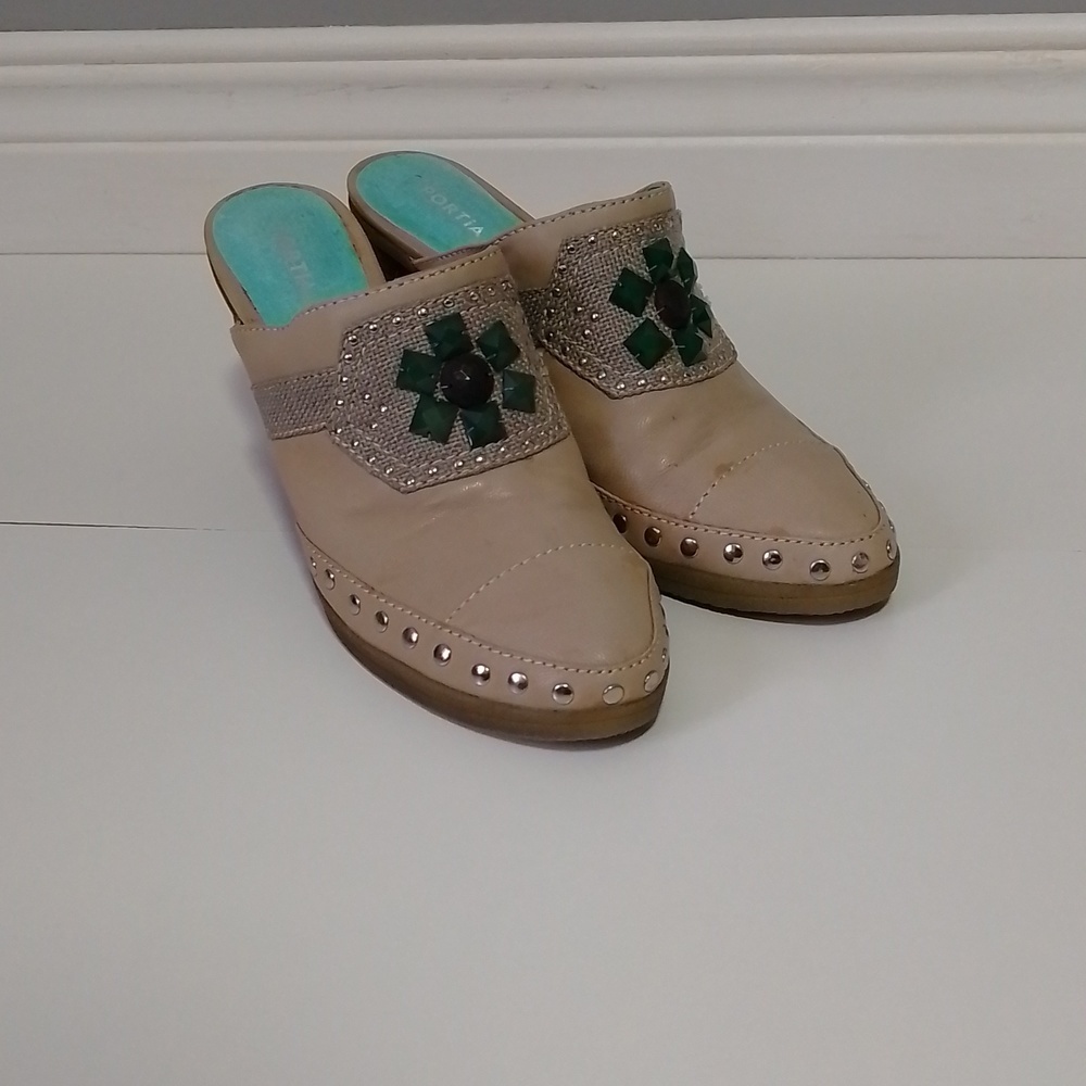 Portia sport leather high heel green and beige. Size  8 1/2 m